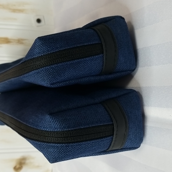 APL FOR AMERICAN AIRLINES SET OF 2 BLUE EMENTY BAGS - Picture 4 of 7